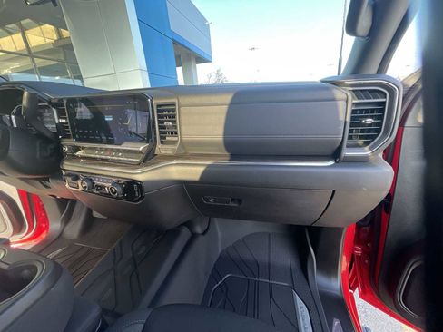 Used 2025 Chevrolet Silverado 2500 LT w/ Convenience Package image 25