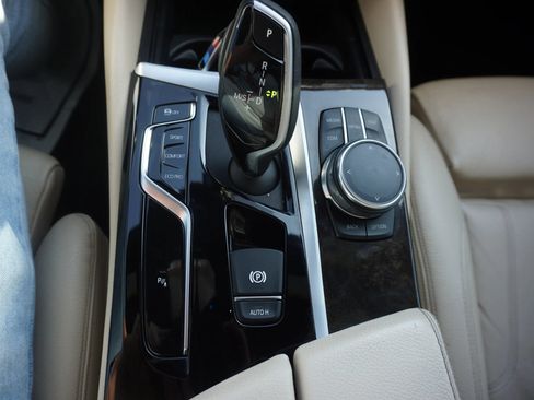 Used 2017 BMW 530i xDrive AWD/4WD image 10