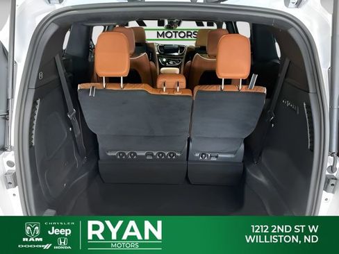 New 2026 Chrysler Pacifica Pinnacle AWD/4WD image 11