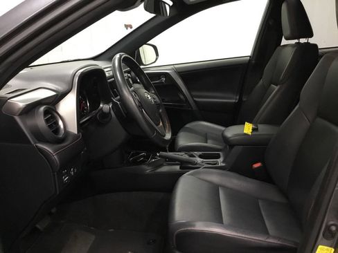 Used 2017 Toyota RAV4 SE AWD/4WD image 5