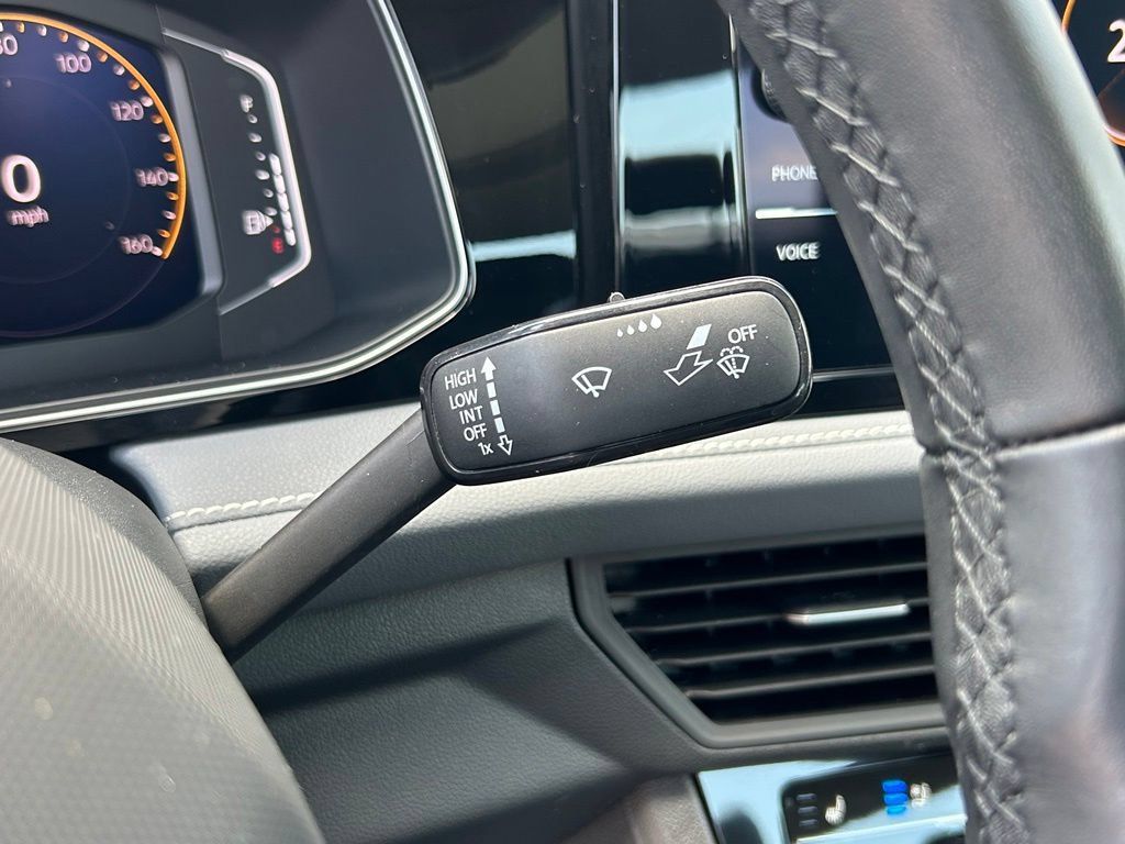 Certified 2025 Volkswagen Jetta SEL FWD image 45