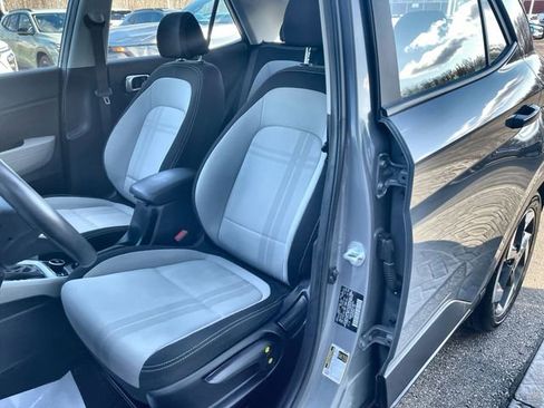 Used 2023 Hyundai Venue SEL w/ Cargo Package FWD image 18