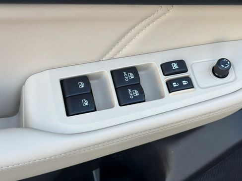 Used 2018 Subaru Outback 2.5i Limited image 13