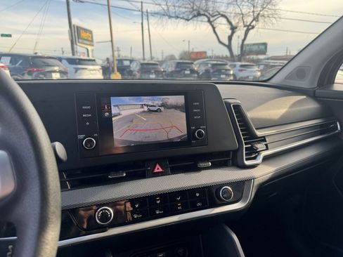 Used 2025 Kia Sportage LX image 17