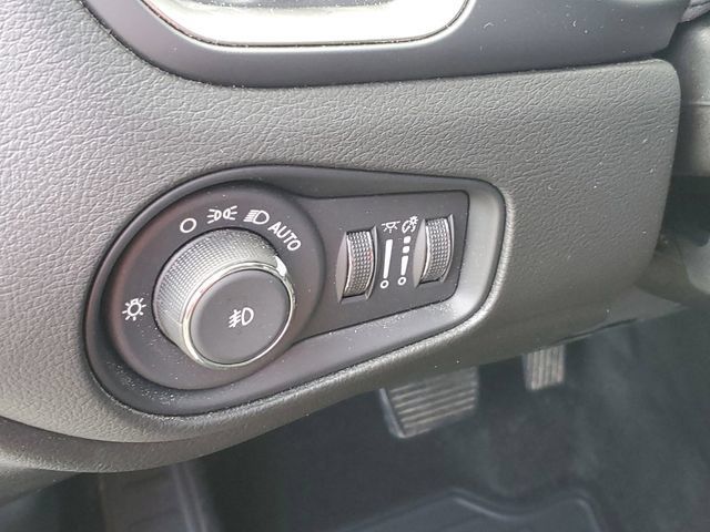 Used 2023 Jeep Renegade Limited AWD/4WD image 14