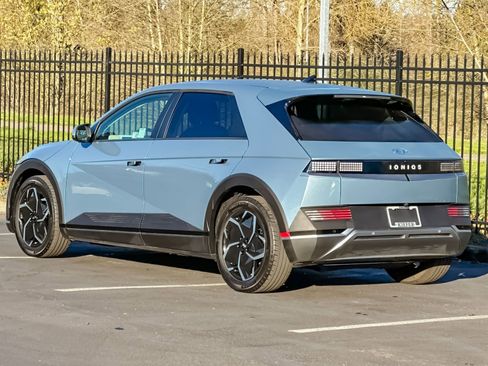 Used 2024 Hyundai Ioniq 5 SE image 5