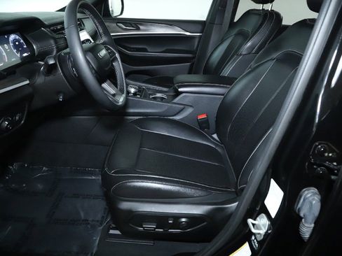 Used 2024 Jeep Grand Cherokee L Limited w/ Luxury Tech Group II image 19