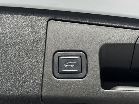 Used 2023 Cadillac XT4 Premium Luxury image 11