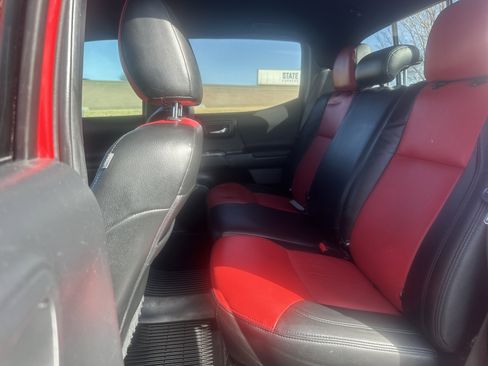 Used 2022 Toyota Tacoma TRD Off-Road image 29