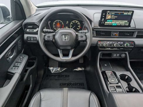 Certified 2025 Honda Pilot Touring image 18