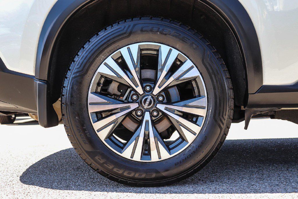 Certified 2023 Nissan Rogue SV w/ SV Premium Package AWD/4WD image 10