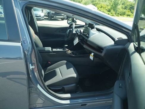 Used 2025 Toyota Prius Plug-In Hybrid FWD image 19