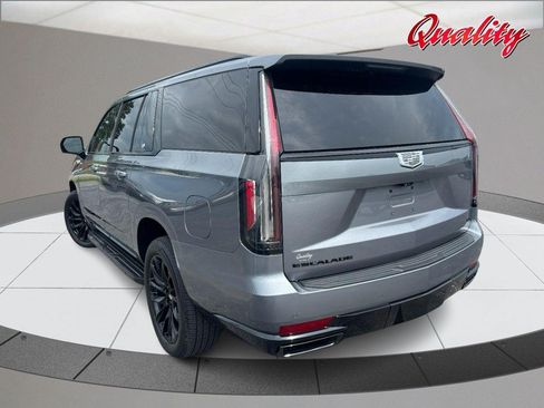 Used 2022 Cadillac Escalade ESV Sport w/ LPO, ONYX Package AWD/4WD image 5