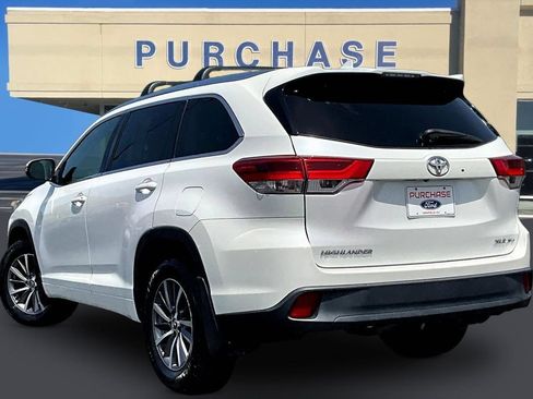 Used 2017 Toyota Highlander XLE w/ Carpet Mat Package AWD/4WD image 4