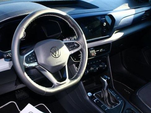Used 2024 Volkswagen Taos SE image 3