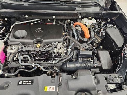 Used 2021 Toyota RAV4 LE AWD/4WD image 40