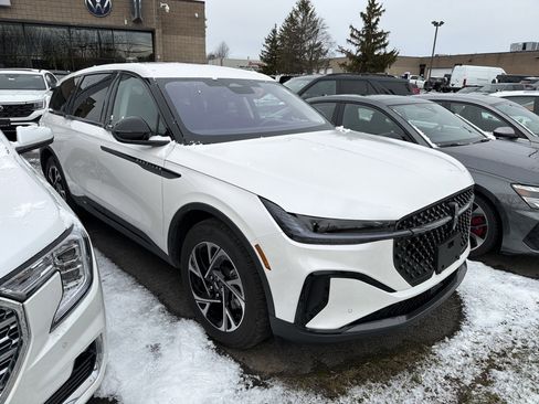 Used 2026 Lincoln Nautilus Premier w/ Jet Appearance Package image 2