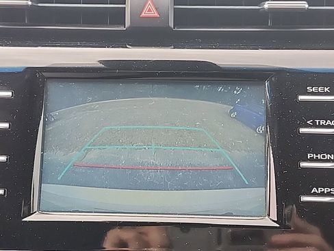 Used 2018 Toyota Camry L image 6