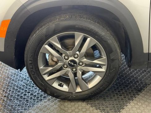 Used 2023 Kia Seltos S AWD/4WD image 14