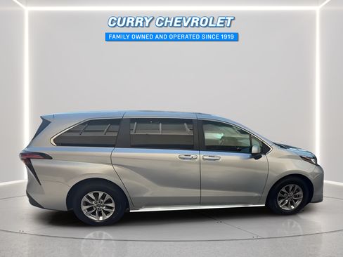 Used 2021 Toyota Sienna LE AWD/4WD image 14