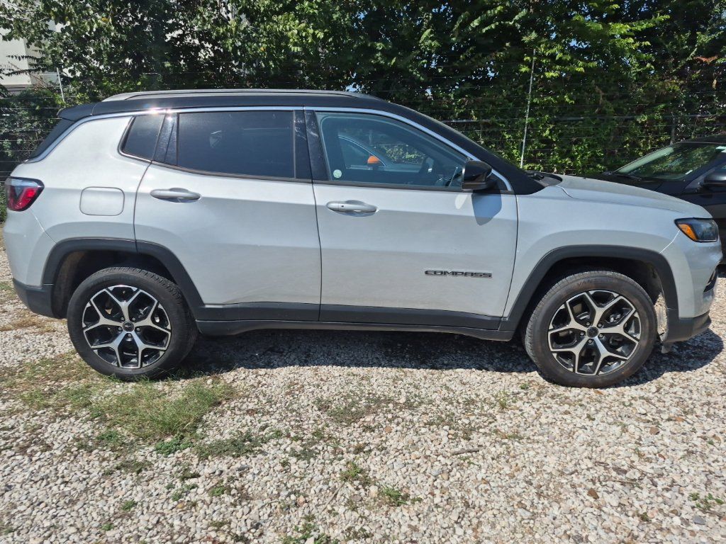 Used 2025 Jeep Compass Limited AWD/4WD image 5
