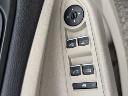 Used 2019 Ford Escape SE image 20