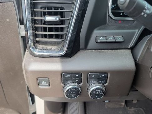 Used 2023 GMC Sierra 1500 Denali AWD/4WD image 19
