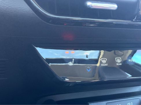 New 2025 Nissan Kicks SR image 24