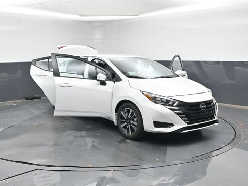 Used 2025 Nissan Versa SV w/ Trunk Package FWD image 33