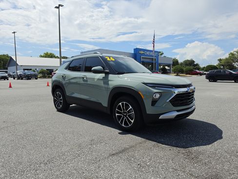 New 2026 Chevrolet TrailBlazer LT w/ LT Cold Weather Package FWD image 2