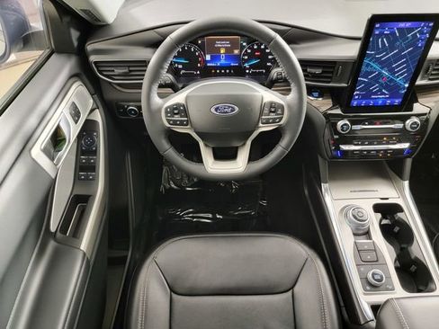 Certified 2023 Ford Explorer Limited w/ Limited Technology Package AWD/4WD image 25