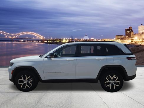 Used 2025 Jeep Grand Cherokee Limited RWD image 2