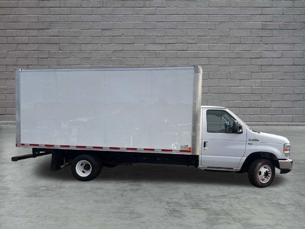 Used 2019 Ford E-450 and Econoline 450 Super Duty w/ Exterior Upgrade Package RWD image 9