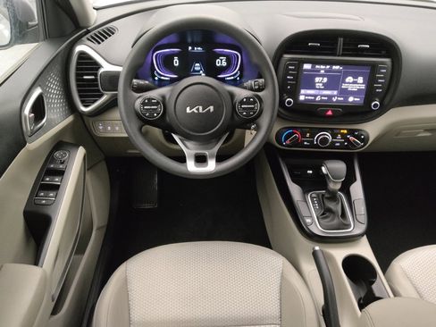 Used 2025 Kia Soul S image 22
