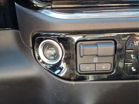 Used 2025 Chevrolet Silverado 1500 LTZ image 12