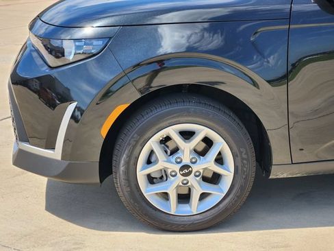 Certified 2025 Kia Soul LX w/ LX Technology Package FWD image 8