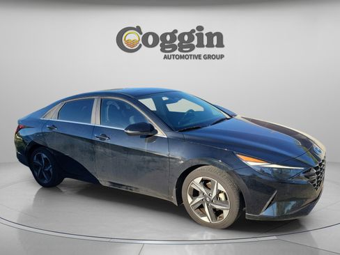 Certified 2023 Hyundai Elantra Limited w/ Cargo Package image 4