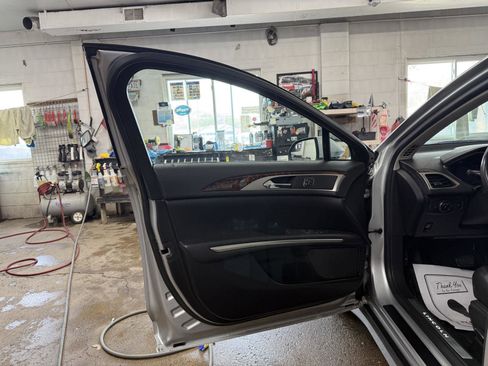 Used 2014 Lincoln MKZ FWD image 27