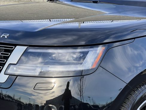 Certified 2023 Land Rover Range Rover SE image 12