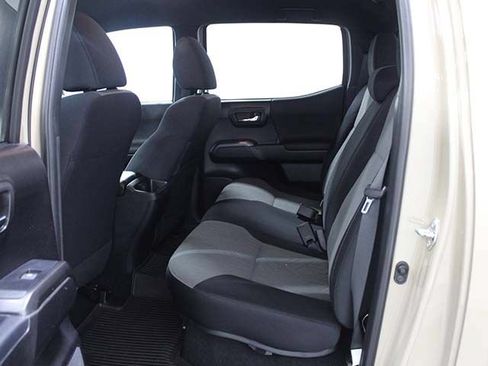 Certified 2020 Toyota Tacoma TRD Off-Road AWD/4WD image 13