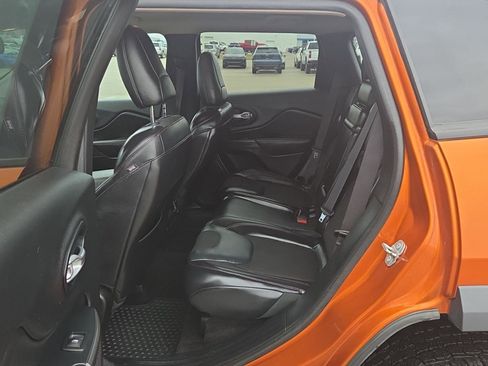 Used 2016 Jeep Cherokee Trailhawk image 14
