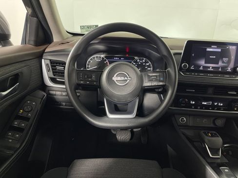 Used 2023 Nissan Rogue SV image 16