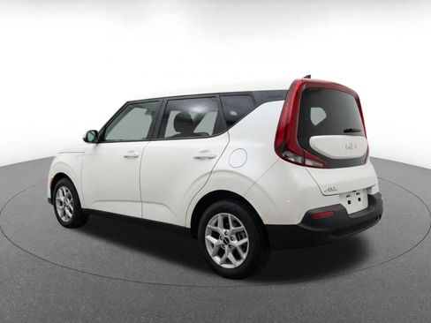 Used 2025 Kia Soul LX w/ LX Technology Package FWD image 7