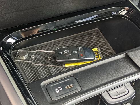 Used 2023 Mercedes-Benz GLB 250 4MATIC image 19