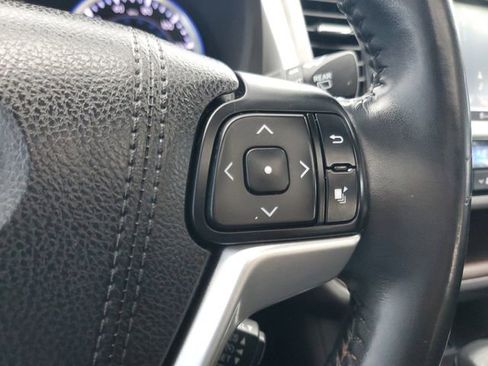 Used 2016 Toyota Highlander XLE AWD/4WD image 24