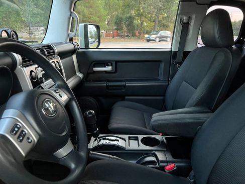 Used 2013 Toyota FJ Cruiser 4WD image 11