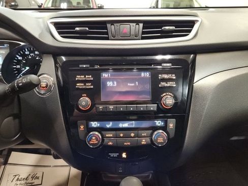 Used 2016 Nissan Rogue SV AWD/4WD image 14