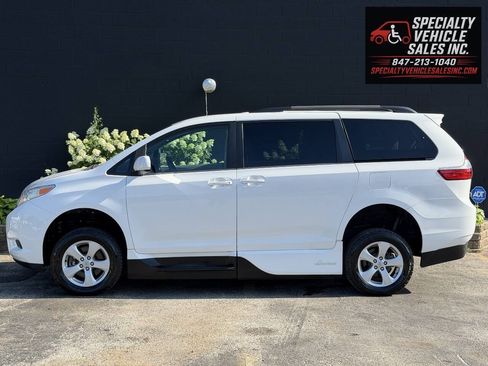 Used 2016 Toyota Sienna LE FWD image 7