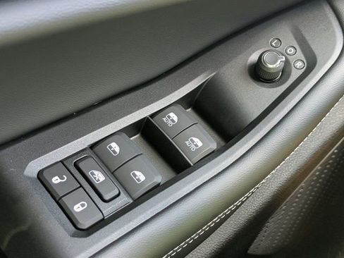 New 2025 Jeep Grand Cherokee Altitude image 21