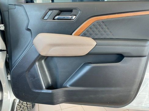 Certified 2024 GMC Canyon Denali image 11